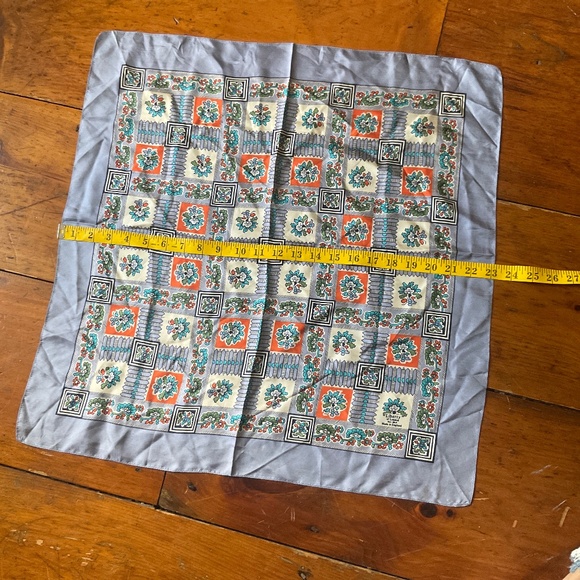 Vintage Liberty of l London silk square - Picture 6 of 7
